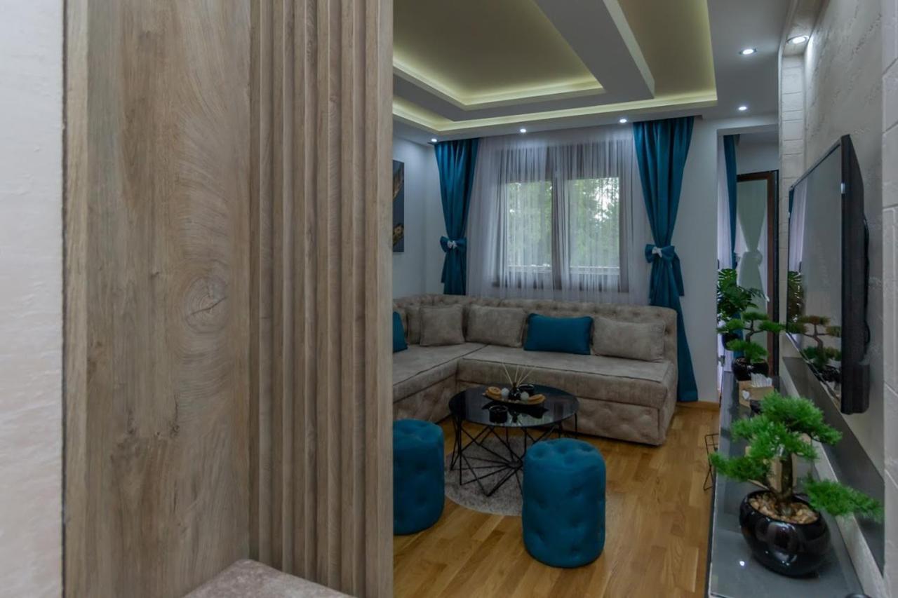 Apartment Golden Hill & *