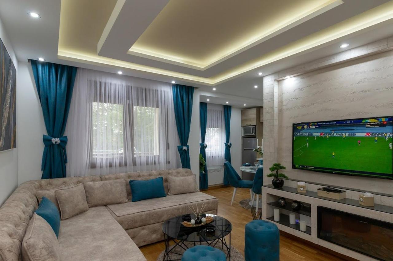 Apartment Golden Hill & *